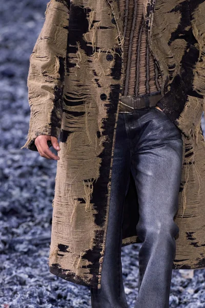 Look 60